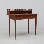 1352 4430 WRITING DESK